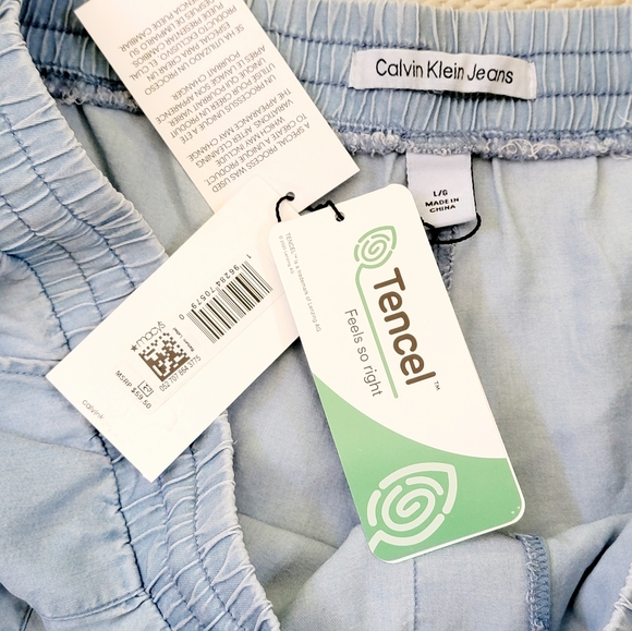 Calvin Klein Jeans Shorts - Picture 5 of 8